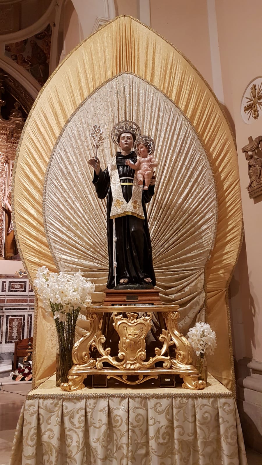 Statua Sant'Antono di Padova collocata per la festa 2020 parrocchia santa maria vetere